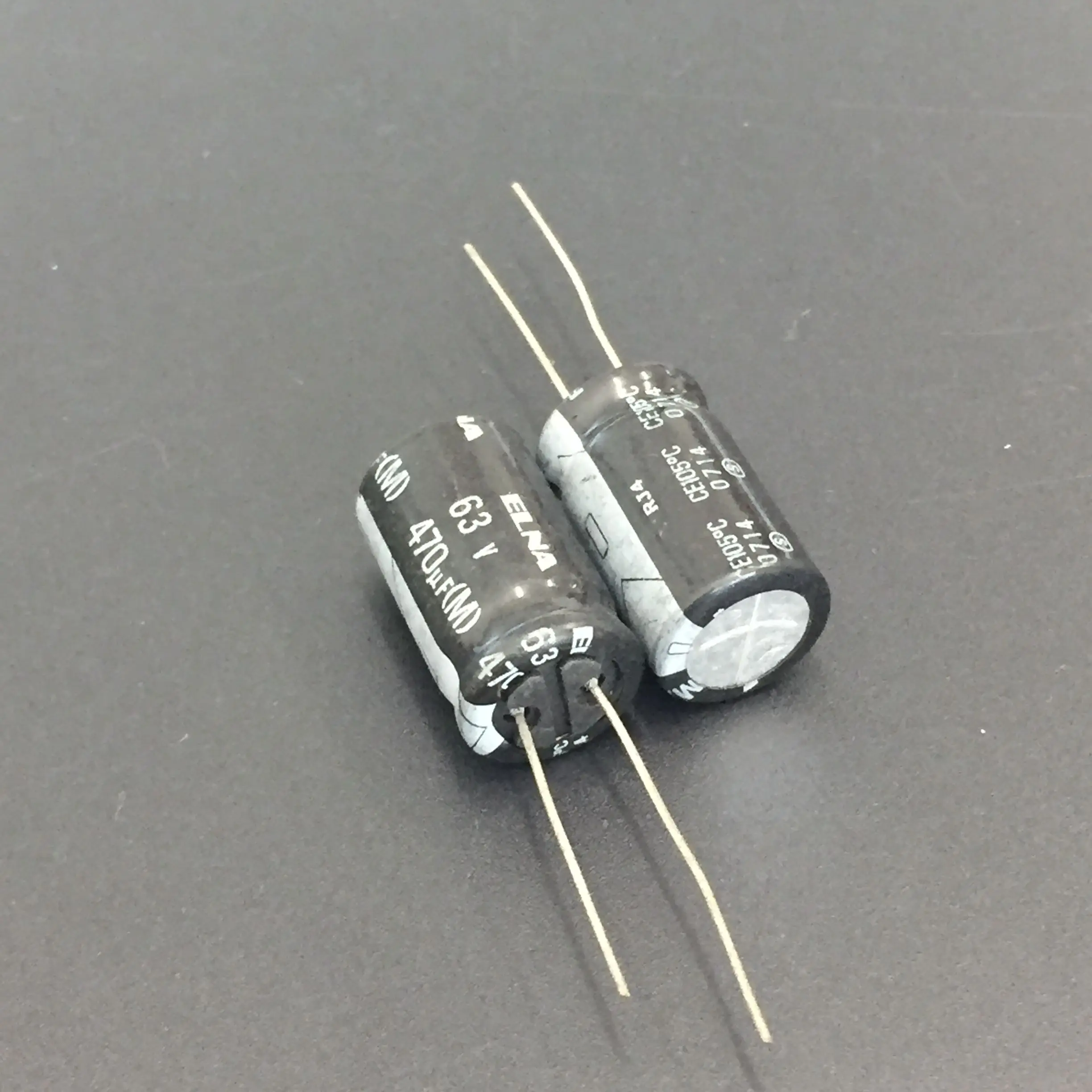 19 шт. 470 мкФ с алюминиевой крышкой, 63В ELNA Япония RJ4 серии 12,5x20 мм 63V470uF уровня звука конденсатор с алюминиевой крышкой