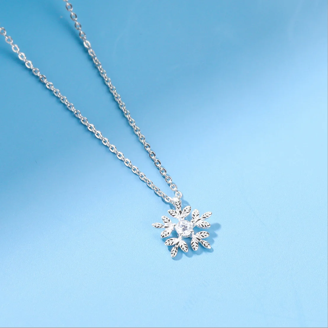

925 sterling silver winter new exquisite snowflake necklace fashion simple shiny zircon necklace