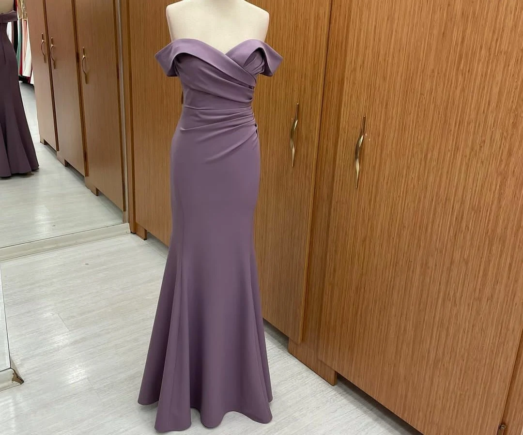 

Elegant Long Off Shoulder Mermaid Purple Bridesmaid Dresses Satin Pleated Floor Length Lace Up Back Robes de Soirée for Women