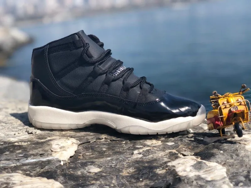 Jordan 11 Ретро-Блэк