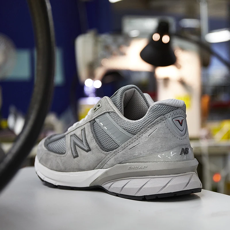 Новинка года. Оригинальные мужские кроссовки New Balance NB. Классические кроссовки в стиле ретро. Спортивная обувь W990BK5