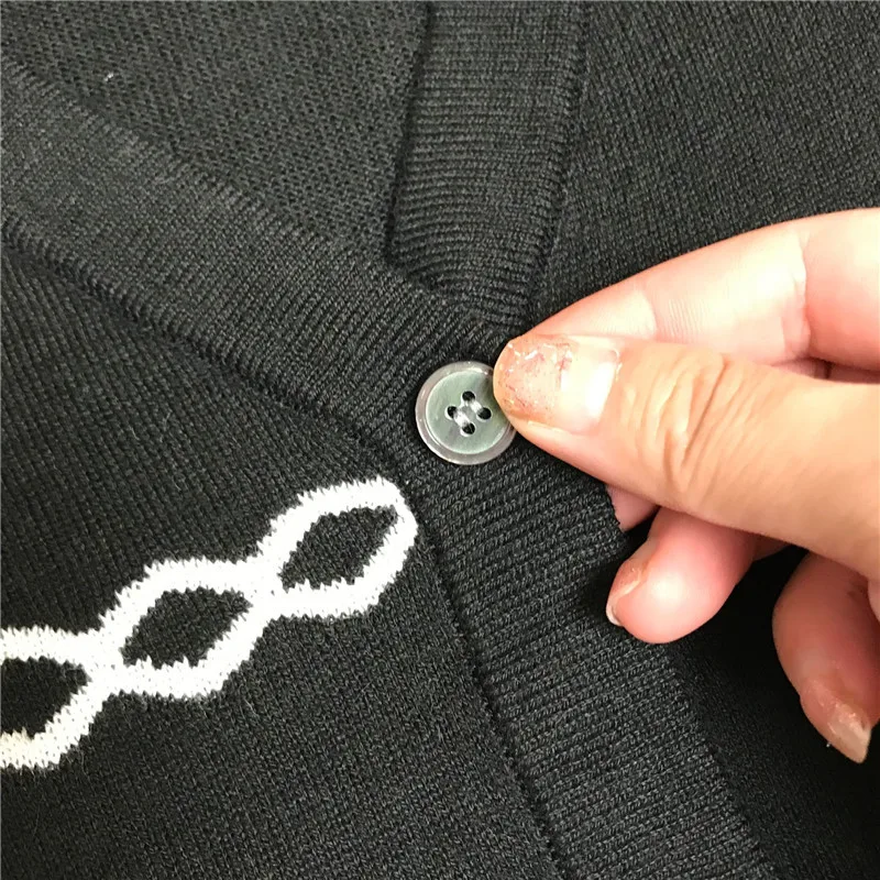 Ранняя осень новая Труба рукава гофрированные полосы v-образным вырезом тонкий свитер