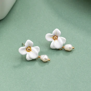 

2020 Oorbellen Pendientes Earing Fairy Maiden Lilies Flower Natural Pearl Earrings Female Elegant Temperament Niche Design Ear