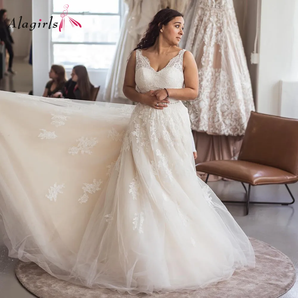 

V Neck Plus Size Wedding Gowns Appliques Embroidery Elegant Bridal Dress Tank Button Back Weeding Dress Robe de mariÃ©e 2020