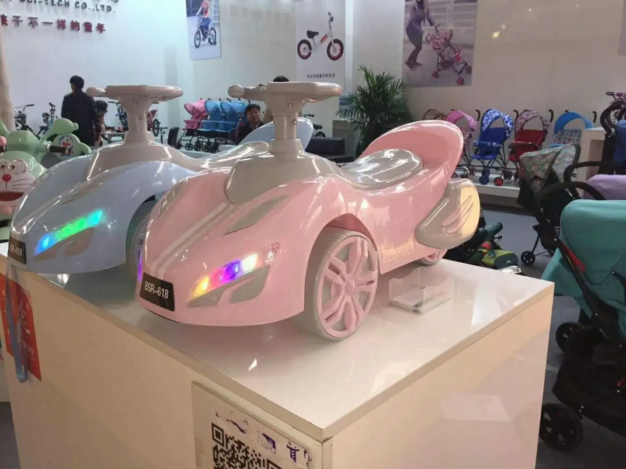 Стиль детский автомобиль скутер Luge качели автомобиль мужские и женские детские сиденья езды четыре колеса автомобиля