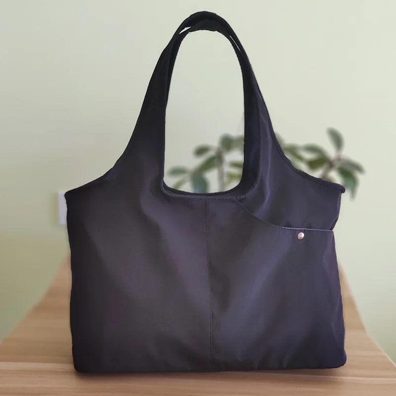 

Multi-functional Large-Volume Middle-aged Mom Diaper Bag Waterproof Nylon Shoulder Bag Light Handbag Square wu dao bao