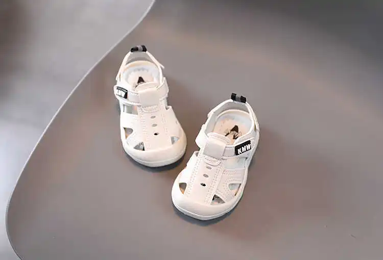 Summer male baby sandals 0 Baotou soft-soled toddler shoes 1 to 3 years old children's little girls sandals extra wide children's shoes