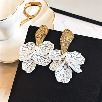 

Fashion Flower Earring For Women Korean Style Sweet White Petal Pendant Long Bohemia Stud Earring Famale Girls Party Jewerly New