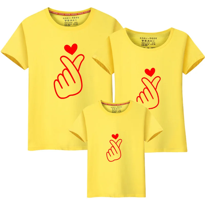 Kawaii/одежда в японском и корейском стиле; футболка для мамы и дочки; Femme Famili Look; одежда для мамы и сына; Рождественская Футболка с сердцем - Цвет: Цвет: желтый