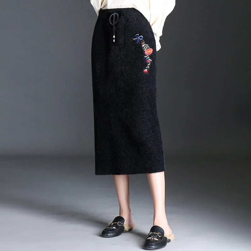 

New Fashion Autumn Winter Women Skirts Black arty Skirts Casual Retro Leaf Floral Embroidery Skirt Ladies Pencil Skirts Womens