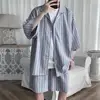 Conjunto para hombre de verano, camisas y pantalones cortos de tela ligera a rayas con letras, Media manga elástica, hasta la rodilla holgado, ropa de gran tamaño, 2022 ► Foto 3/6