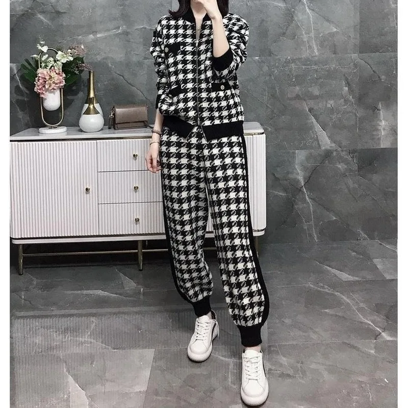 

Women's Two-piece Casual Knitted Long-sleeved Trousers Black and White Lattice Knitted Suit Sweater Sports Pants Casual Pants