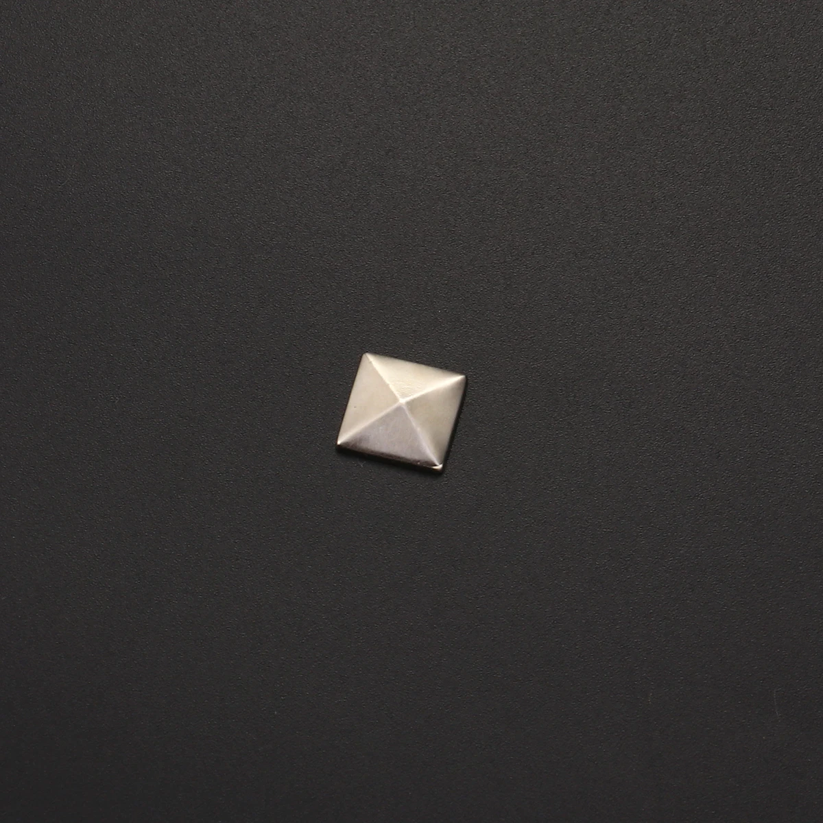 100 шт. наклепки Siver пирамидные шипы Flatback штифты для поделок из кожи панк-рок заклепки Шпильки для одежды сумки Пояс DIY украшения