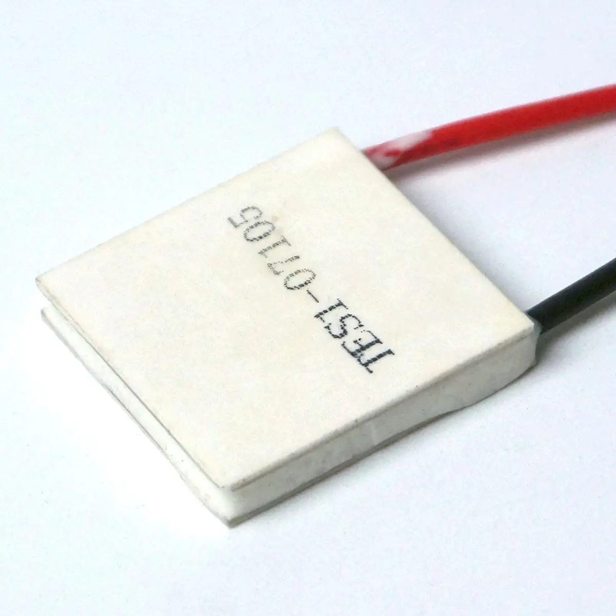 TES1-07105 Heatsink Thermoelectric Cooler Peltier Cooling Plate 23x23mm 8.4V 5A Refrigeration Module