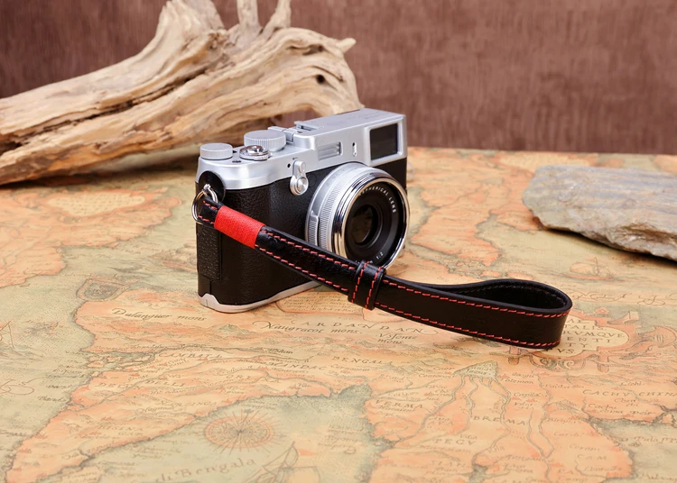 Ручной работы из натуральной кожи для камеры ремешок винтажный DSLR ручка ремешок для Fujifilm XT10XT20 X100F XPRO2 XT30 XT3 - Цвет: Black Red