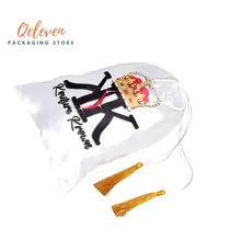 Изготовленный На Заказ лого магазин имя девственные пряди для наращивания волос упаковывая мешки, подгонянные люксуары кисточкой Шелковые атласные мешки для упаковки волос