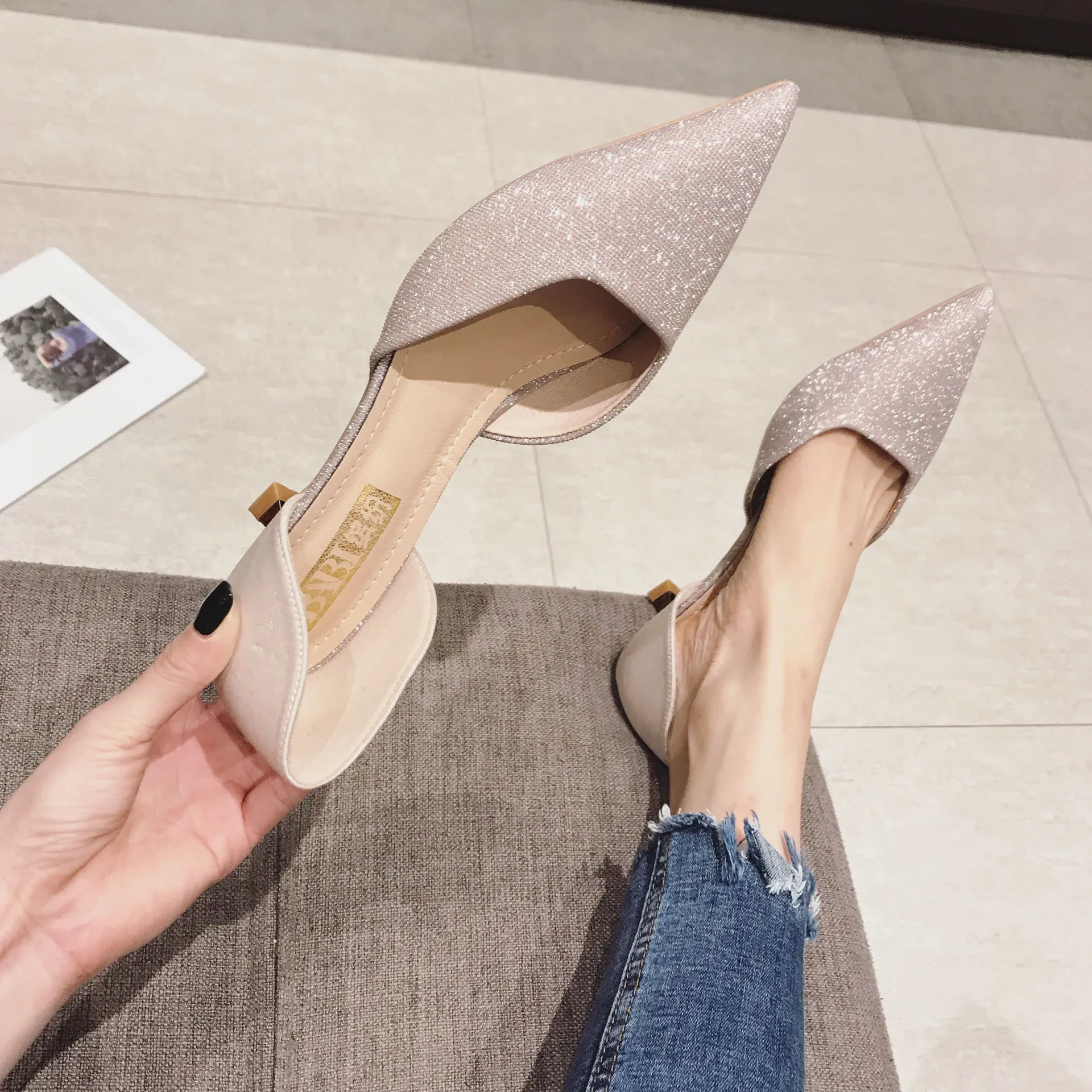 

2019 Spring And Summer Thin Heeled Pointed-Toe Sequin Shoes Women's Hallow Fashion Korean-style Low-top Shoes Semi-high Heeled V