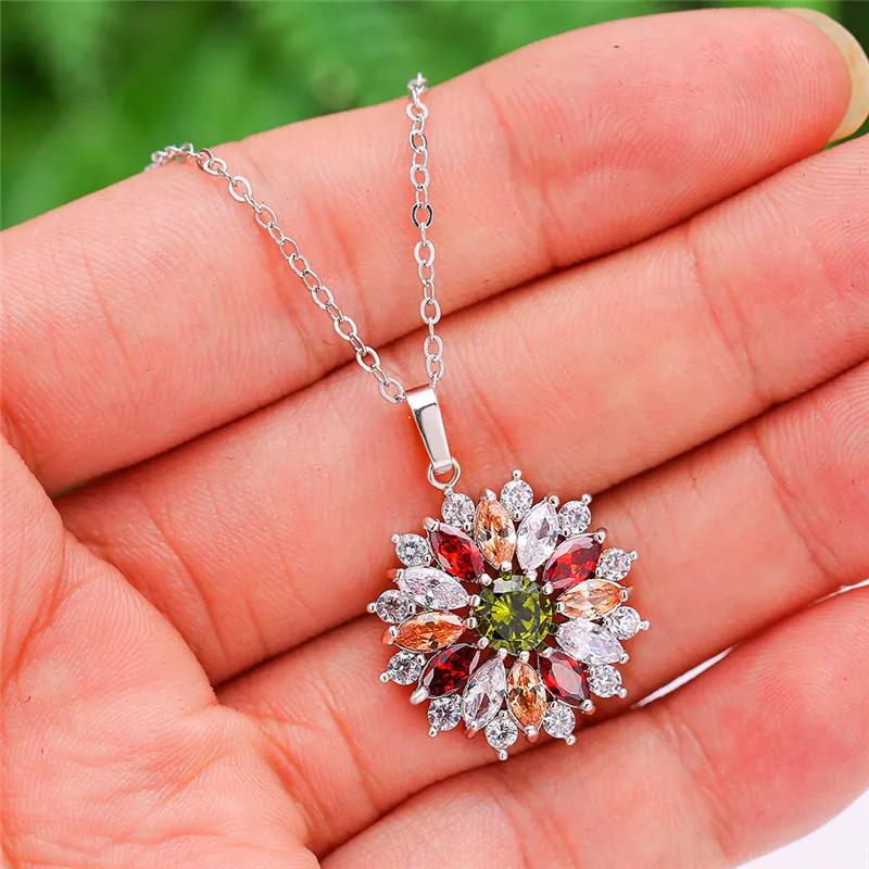 Роскошное женское ожерелье из радужного камня с кристаллами подвески в виде