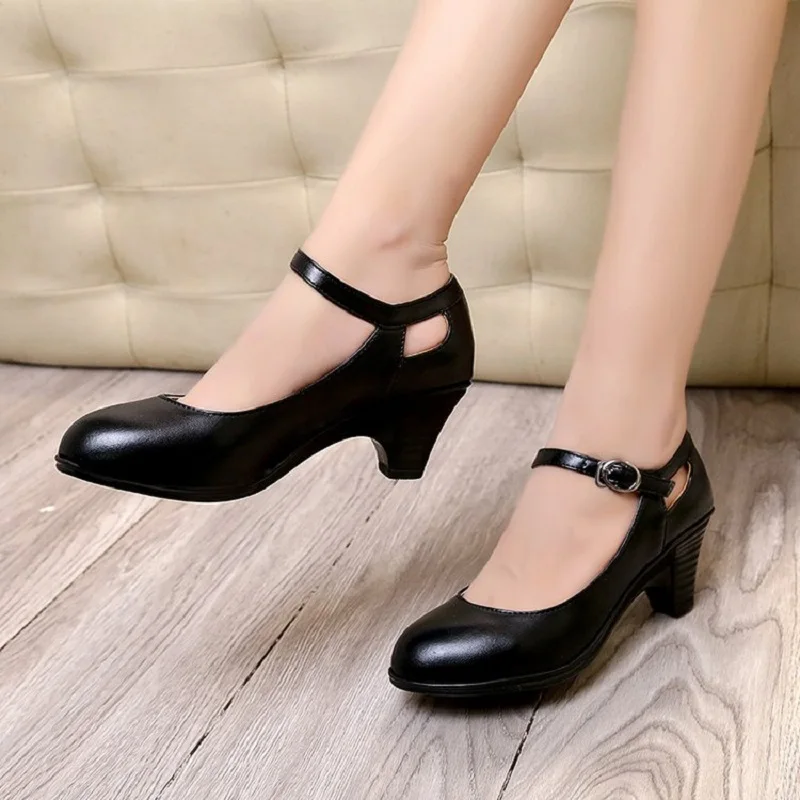 Sapatos femininos УНИКО верао nova cabecha redonda boca rasa стилет fivela com plataforma impermeavel sapatos macios