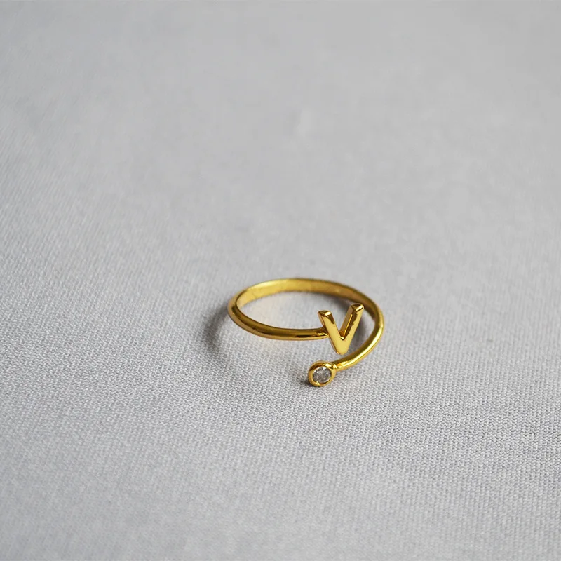 V New Design Letter Ring Alphabet Name Initial rings for women, Adjustable Opening,Round clear Zircon,Party engagement jewelry - Main Stone Color: V