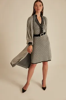 

Balloon Sleeve Pattern Sweater Cardigan-Beige