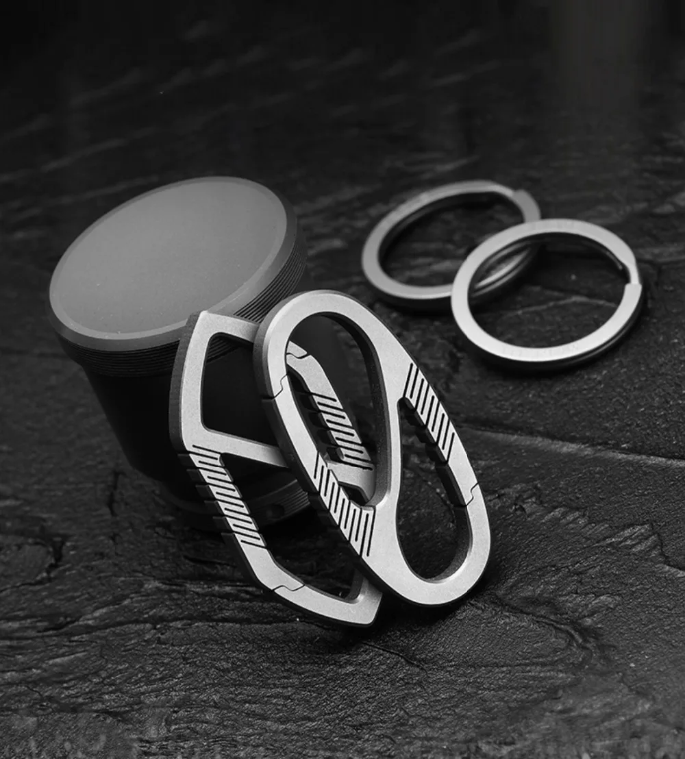 Titanium Men Women Car Keychain Rotatable Buckle Luxury Key Chain Ultra Lightweight EDC Key Ring Holder Upscal Gift for Men Titanium Men Women Car Keychain Rotatable Buckle Luxury Key Chain Ultra Lightweight EDC Key Ring Holder Upscal Gift for Men