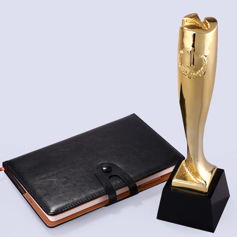 

Custom Gold Microphone Gold-plated Trophy Corporate Event Awards Gifts Creative Gold-plated Crystal Trophy Organic Material