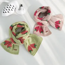 Милый вязаный детский шарф с клубничкой для маленьких девочек в Корейском стиле; сезон осень-зима; шерстяной Теплый шарф для родителей и детей