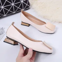 Тонкие офисные туфли на толстом каблуке; обувь знаменитостей на плоской подошве с квадратным носком; Эспадрильи с металлическими вставками; женские балетки; лоферы с закрытым носком; sapatos