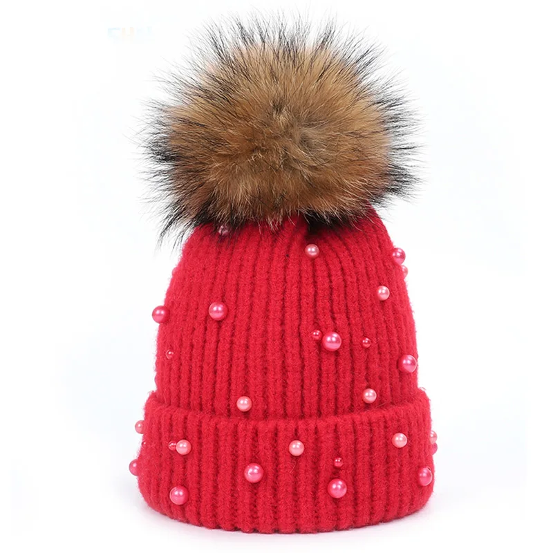Дамская жемчужина зимняя вязаная шапка с помпонами из натурального меха модная женская уличная теплая хлопковая шапка с помпонами из енота - Цвет: Red-1