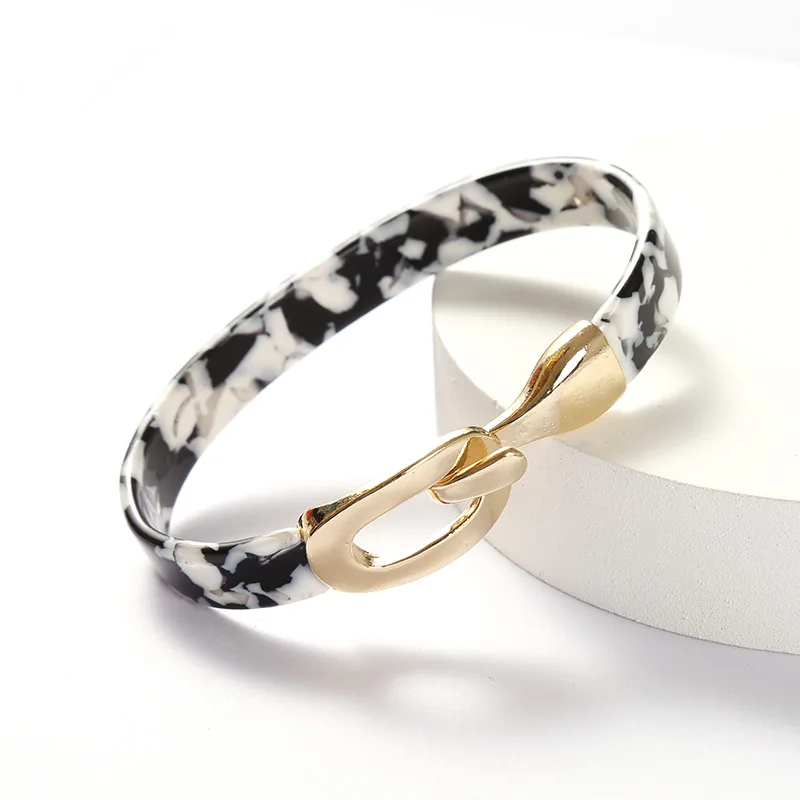 

New ZA Leopard Bangles Bracelets Women Tortoiseshell Acrylic Resin Cuff Bangles With Buckle Minimalism Gold Metal Punk Jewelry