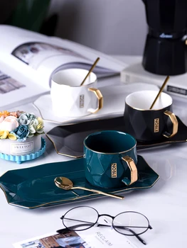 

Coffee Cup European Style Small Luxury Set Ceramic Porcelain Coffee Cup Retro Cup Taza Ceramica Tea Cup Saucers High Tea HH50BD