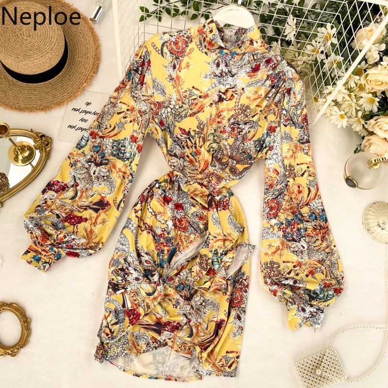 Женское асимметричное платье с высокой талией и воротником-стойкой в стиле ретро