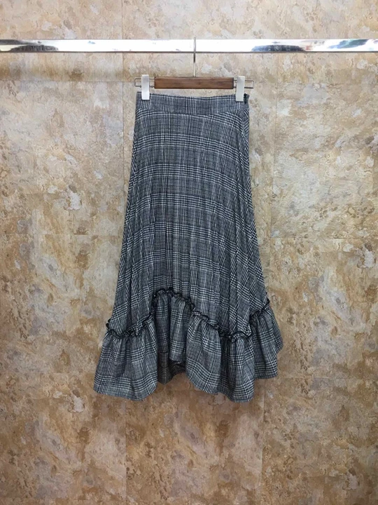 

In early autumn of 2019, new women's pleated Plaid lotus leaf edge stitching decoration mid-long Baitao half-length skirt 901