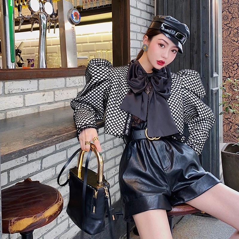TWOTWINSTYLE клетчатые куртки с рюшами для женщин с круглым вырезом и пышным длинным рукавом с рюшами Короткие женские пальто осенняя модная одежда