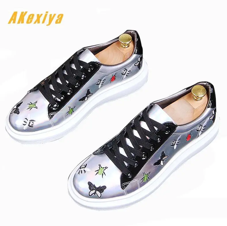 

Fashion Men Embroidery butterfly Causal flats platform Shoes Loafers Moccasins Male designer shoe Sapato Social Masculino