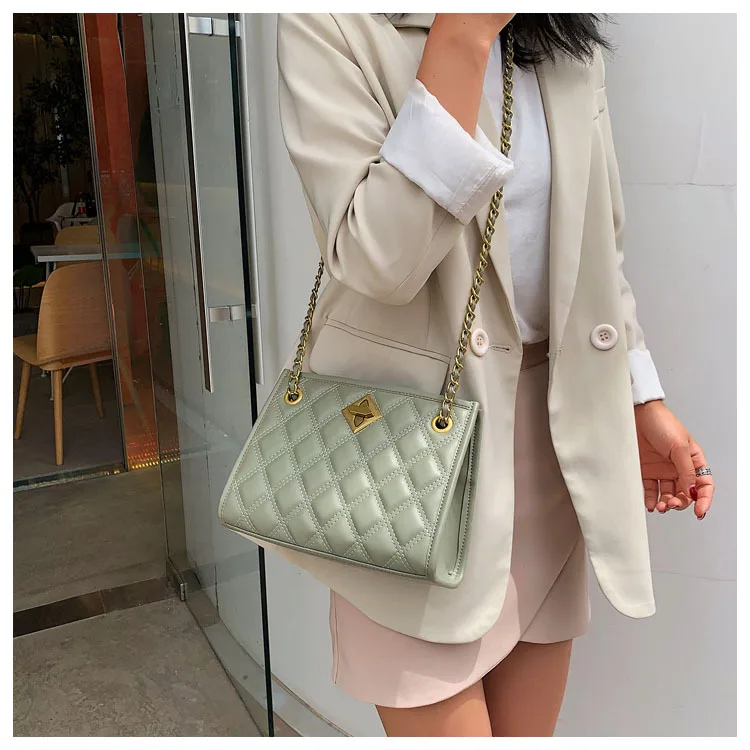 small fresh retro fashion net red with Lingge small fragrant wind large-capacity messenger bag
