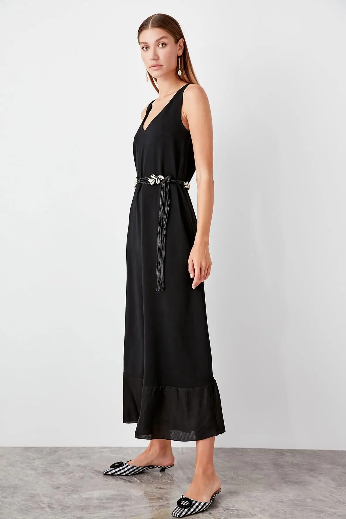 Trendyol черное классическое платье TWOAW20EL0298