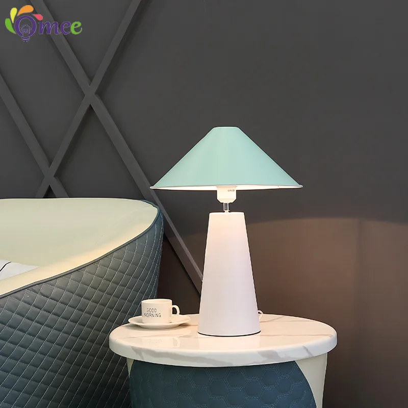 

Creative Mushroom Table Lamp Bedroom Bedside Lamp Designer Model Room Kid's Desk Lights Study Nordic personality decoration Lamp