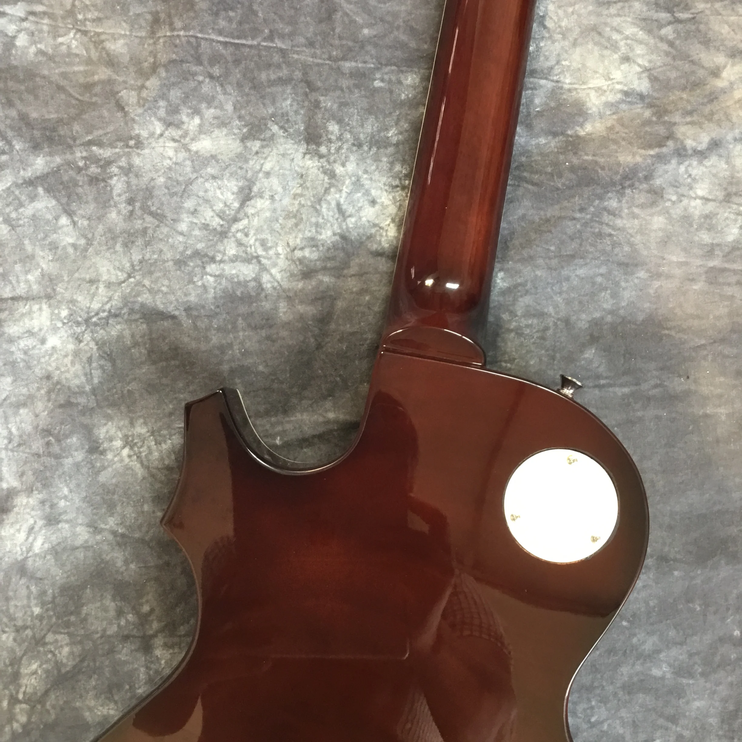 Стиль зеленый тигр Пламя Топ электрогитара. Ручной работы 6 Gitaar укусов. Гитарное хромированное оборудование. Реальное изображение