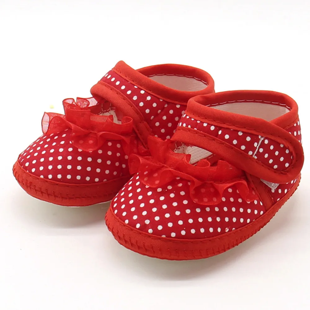 Теплая Повседневная обувь на плоской подошве в горошек с кружевом и мягкой подошвой для новорожденных девочек