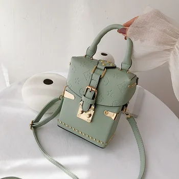 

Fashion Women's Rivet Crossbody Bag Female PU Material Handbag Ladies Shoulder Messenger Green Bag Girl Fashion Four Seasons Bag