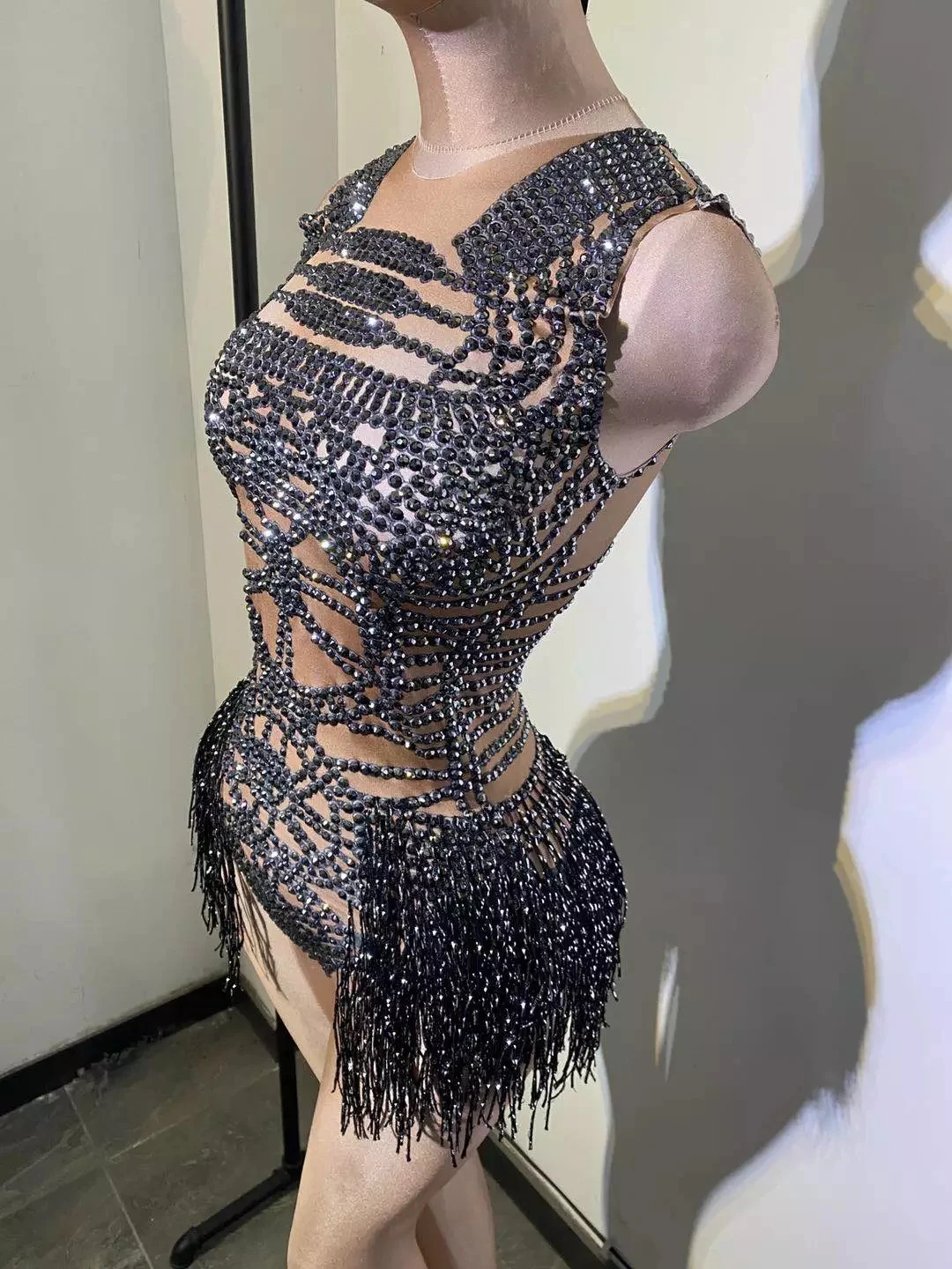 

Женский танцевальный костюм с кристаллами, телесного цвета