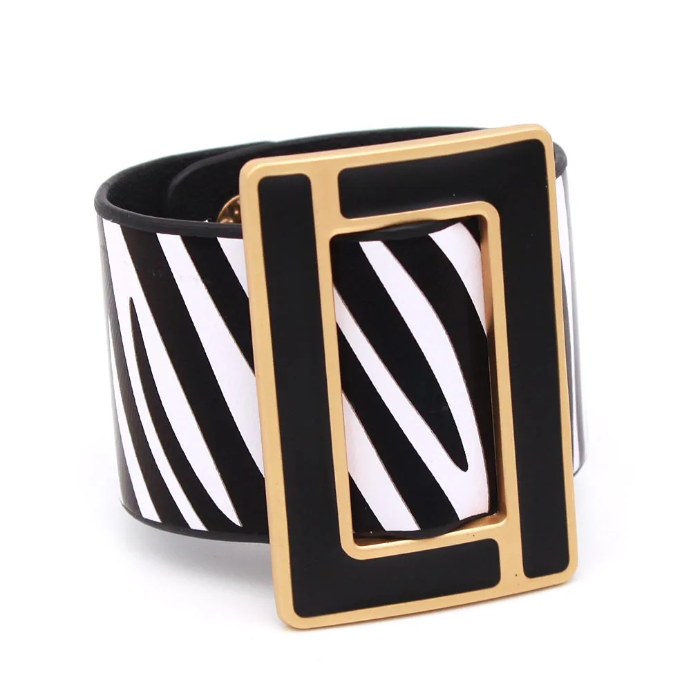 Fashion Brindle Wide Leather Bracelet for Women Black White Geometric Metal Bracelet Wrap Charm Jewelry Femme Gift