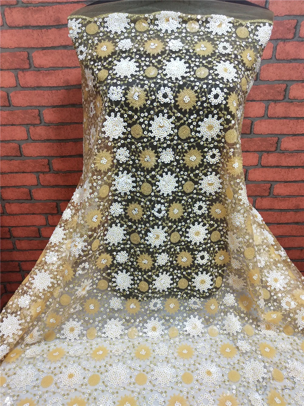 

2019 Luxury African Tulle Lace Fabric With Sequins High Quality French Embroidery Mesh Lace Fabrics for evening dress