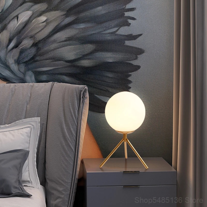 Nordic minimalist personality table lamp Glass creative bedroom bedside study computer desk work decoration LED glass | Освещение