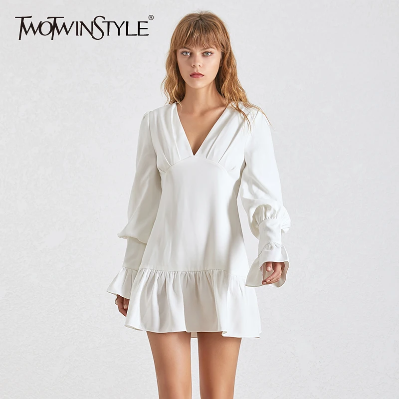 Koop TWOTWINSTYLE Elegante Slanke Vrouwen Jurk V hals Lantaarn Mouw Hoge Taille Ruches Mini Jurken Vrouwelijke Casual Voorjaar 2019 Nieuwe