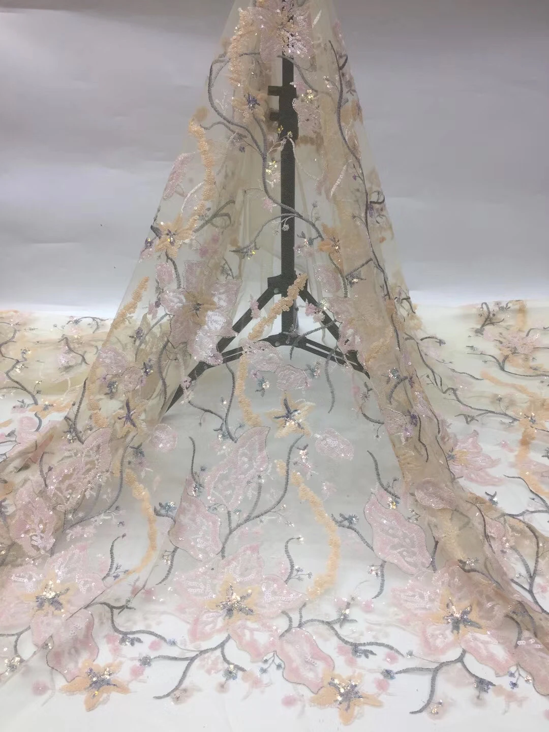 

The latest French Nigeria sequined lace fabric 2021 high-quality lace tulle African lace fabric wedding dress XX3719