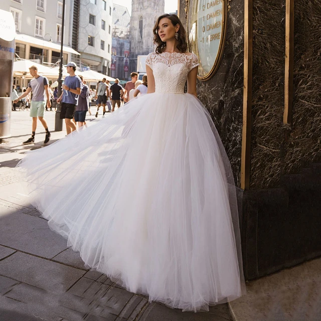 Avery Wedding Dress Short Sleeve Full Skirt Bridal Gown 2602596HKI – Modern  Vintage Gowns