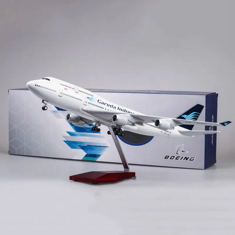 47 см, 1/150 масштаб, роскошная модель самолета Boeing B747, Garuda, индонезийский самолет, игрушечный светильник с колесами, самолет из полимерного пластика